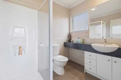 Photo of property in 54 Aberdeen Crescent, Wattle Downs, Auckland, 2103