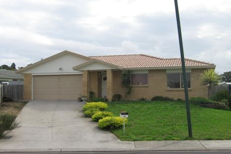 Photo of property in 15 Jeffery Reeve Crescent, Ranui, Auckland, 0612