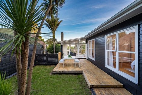 Photo of property in 16 St Peters Street, Northcote, Auckland, 0627