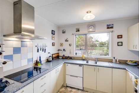 Photo of property in 233a Grove Road, Mayfair, Hastings, 4122