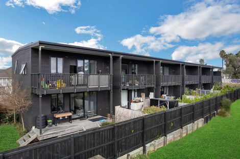 Photo of property in 10/90 Swaffield Road, Papatoetoe, Auckland, 2025