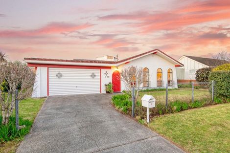 Photo of property in 5 Edgewater Grove, Orewa, 0931