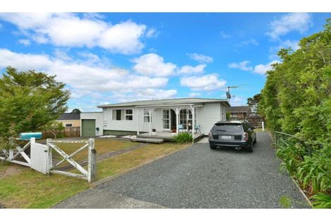 Photo of property in 998 Whangaparaoa Road, Tindalls Beach, Whangaparaoa, 0930