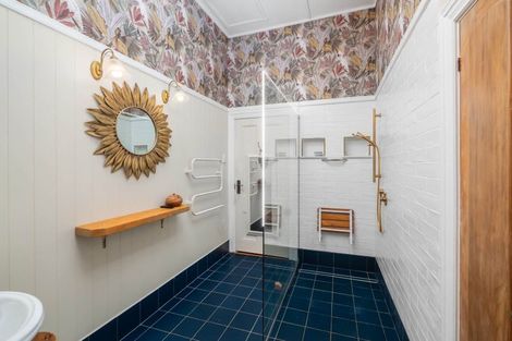 Photo of property in 9 Robertson Street, Russell, 0202