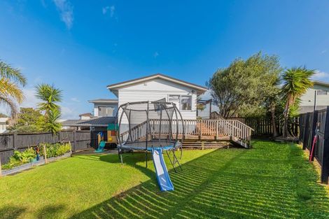 Photo of property in 2/26 Midgley Road, West Harbour, Auckland, 0618