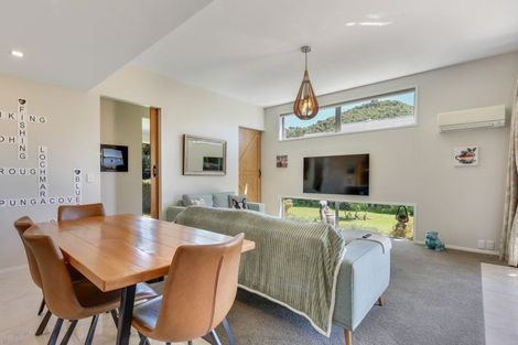 Photo of property in 15 Whitby Close, Waikawa, Picton, 7220