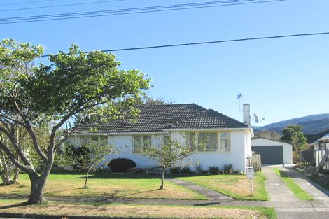 Photo of property in 37 Routley Crescent, Elderslea, Upper Hutt, 5018