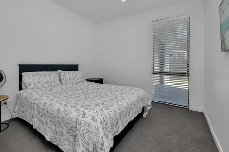 Photo of property in 7 Fred Carr Place, One Tree Point, 0118