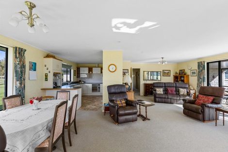 Photo of property in 205-233 Fitzherbert Road East, Aokautere, Palmerston North, 4471
