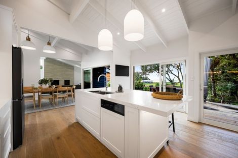 Photo of property in 47 Masterton Road, Rothesay Bay, Auckland, 0630