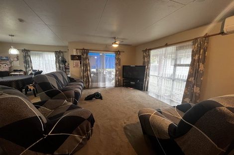 Photo of property in 2/20 Ocean View Road, Northcote, Auckland, 0627