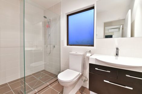 Photo of property in 2/5 Dalmeny Close, Murrays Bay, Auckland, 0630