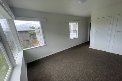 Photo of property in 16 Covil Avenue, Te Atatu South, Auckland, 0610