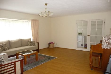 Photo of property in 2/16 Ronald Macken Place, Windsor Park, Auckland, 0632