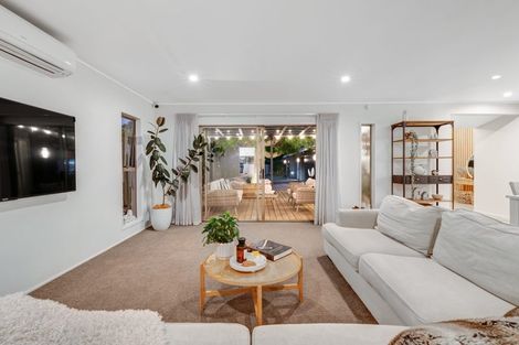 Photo of property in 18 Glengarry Avenue, Manly, Whangaparaoa, 0930