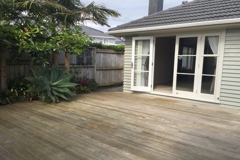 Photo of property in 1/18 Roberts Road, Glenfield, Auckland, 0629