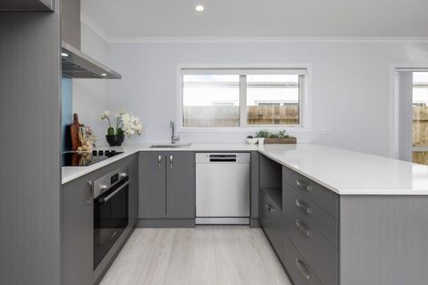 Photo of property in 26 Koru Loop, Paraparaumu, 5032