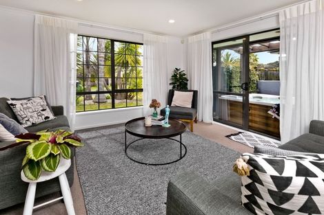 Photo of property in 33 Admirals Court Drive, Greenhithe, Auckland, 0632