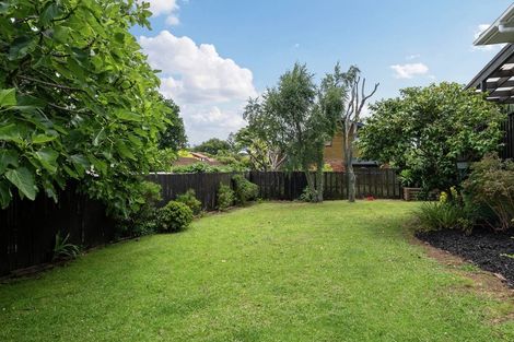 Photo of property in 2/5 Cornelian Crescent, Half Moon Bay, Auckland, 2012