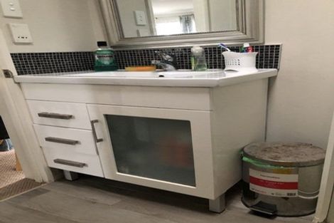 Photo of property in 18 Lorikeet Place, Unsworth Heights, Auckland, 0632