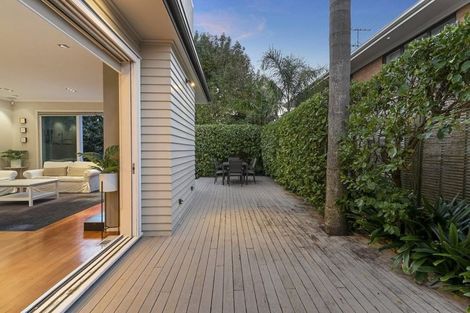 Photo of property in 145 Shakespeare Road, Milford, Auckland, 0620