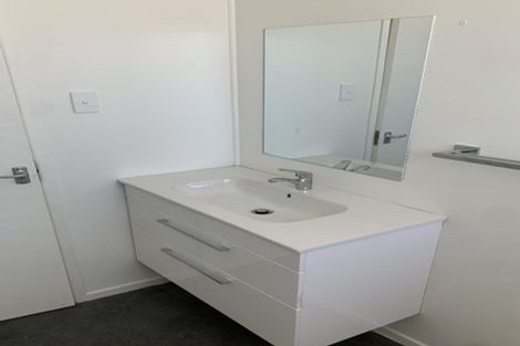 Photo of property in 8 Oreil Avenue, West Harbour, Auckland, 0618