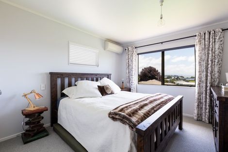 Photo of property in 181f Omokoroa Road, Omokoroa, 3114