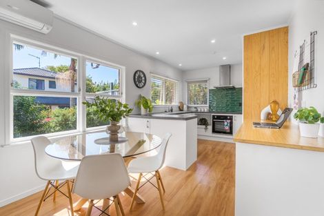 Photo of property in 3/3 Marsh Avenue, Forrest Hill, Auckland, 0620