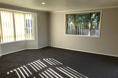 Photo of property in 4 Ballydonegan Rise, East Tamaki, Auckland, 2013