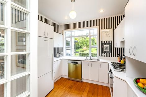 Photo of property in 207 Powderham Street, New Plymouth, 4310