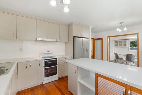 Photo of property in 33 Acacia Avenue, Upper Riccarton, Christchurch, 8041