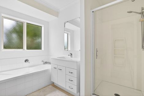 Photo of property in 1014 South Head Road, South Head, Helensville, 0874