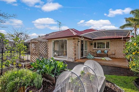 Photo of property in 16 Semillon Avenue, Henderson, Auckland, 0612