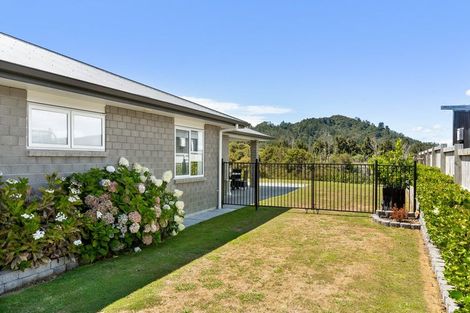 Photo of property in 17 Manatu Close, Whangamata, 3691