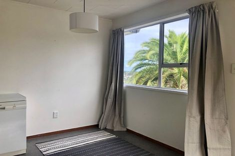 Photo of property in 4a Lavery Place, Sunnynook, Auckland, 0632