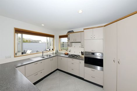 Photo of property in 19 Blue Gum Place, New Brighton, Christchurch, 8083