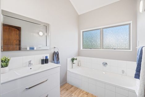 Photo of property in 9 Wilfred Street, St Andrews, Hamilton, 3200