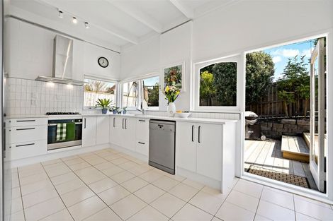 Photo of property in 1 Riviera Place, Hauraki, Auckland, 0622