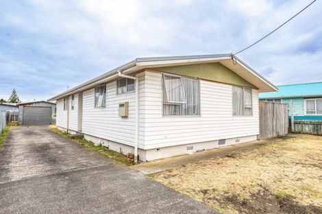 Photo of property in 35 Raupo Street, Castlecliff, Whanganui, 4501