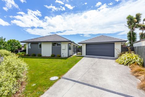 Photo of property in 8 Carteret Place, Aranui, Christchurch, 8061