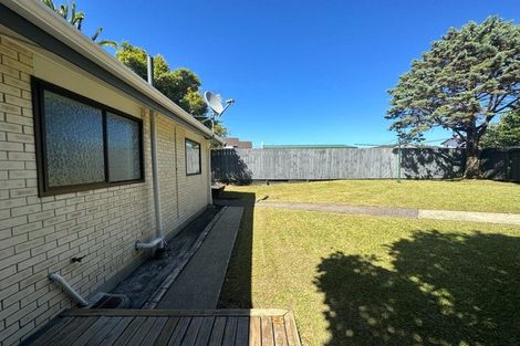 Photo of property in 28 Matuhi Rise, Henderson, Auckland, 0612