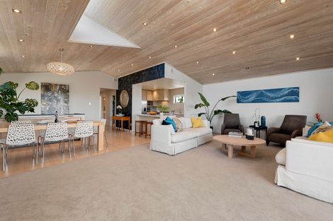 Photo of property in 1/33 Braemar Road, Rothesay Bay, Auckland, 0630
