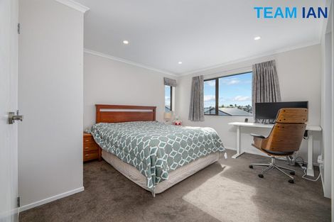 Photo of property in 73a Granville Drive, Massey, Auckland, 0614