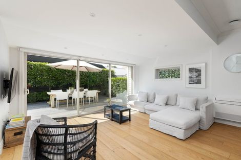 Photo of property in 33 Hawkesbury Avenue, St Albans, Christchurch, 8014