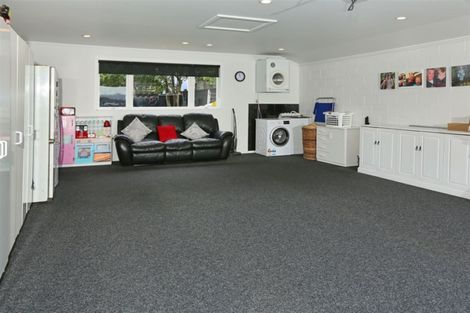 Photo of property in 27 Norcross Avenue, Henderson, Auckland, 0612