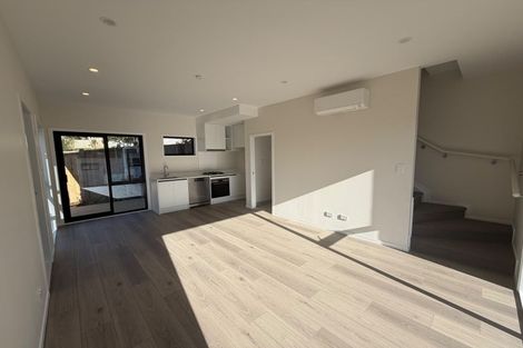 Photo of property in 27 Meadowood Drive, Unsworth Heights, Auckland, 0632