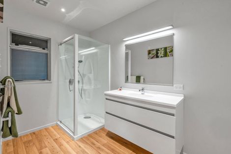 Photo of property in 47 Pohutukawa Avenue, Shelly Park, Auckland, 2014