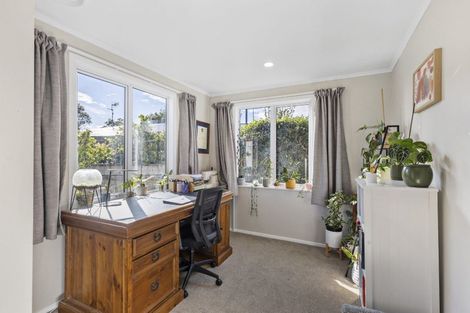 Photo of property in 1 Williams Terrace, Fitzherbert, Palmerston North, 4410