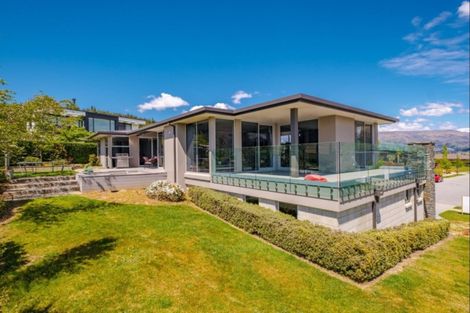 Photo of property in 18 Urquhart Place, Wanaka, 9305
