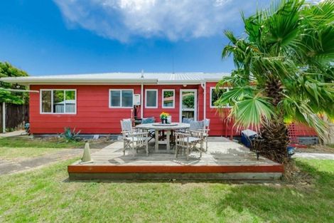 Photo of property in 96 Queens Road, Waikanae Beach, Waikanae, 5036